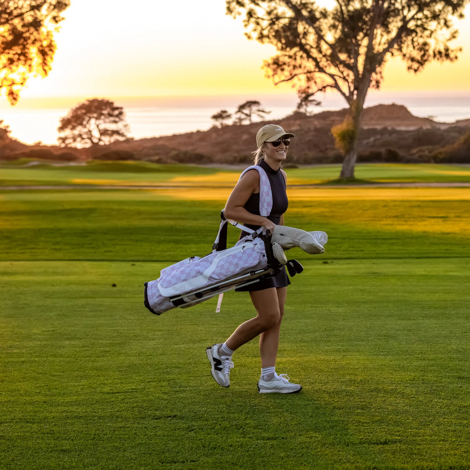 El Camino | Pink/White Checker Mid Size Stand Bag - Image 9