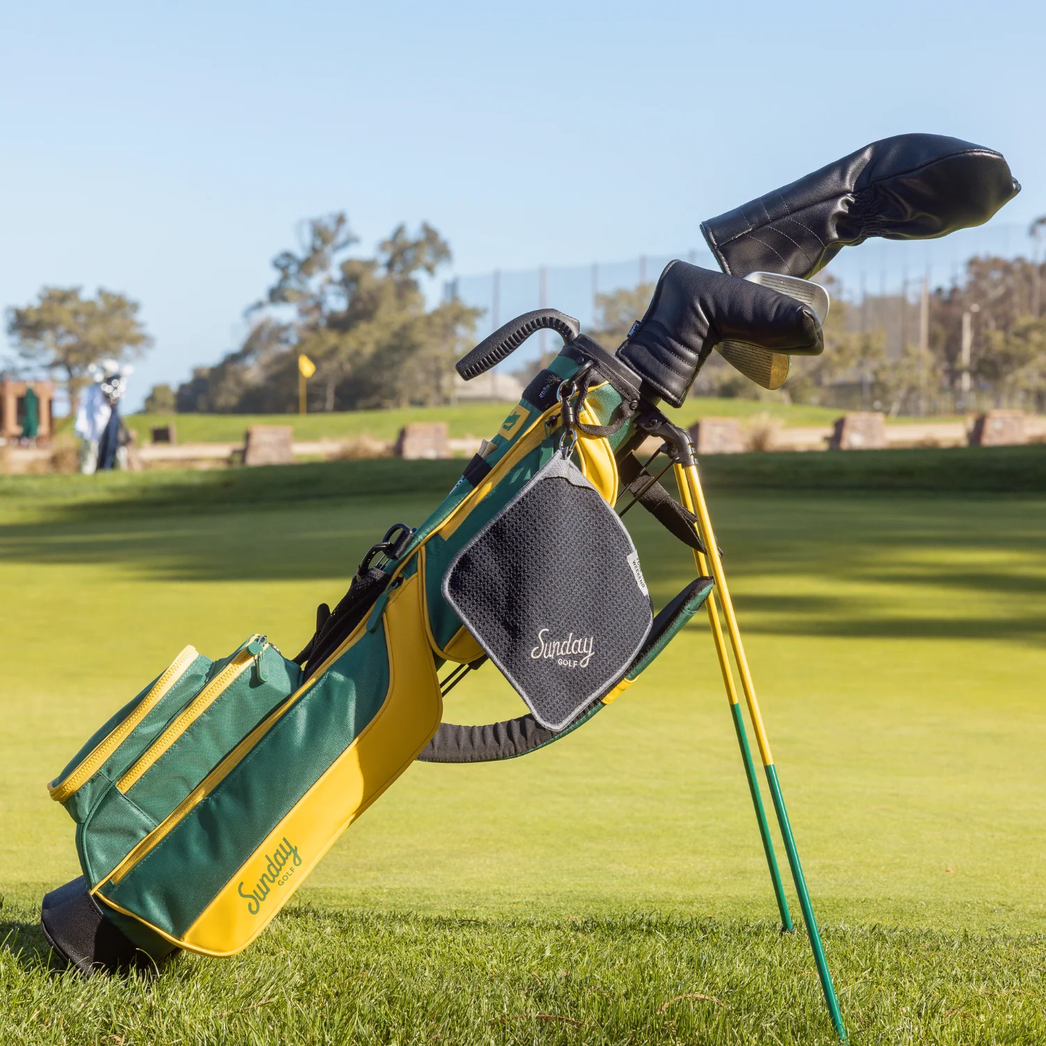Loma Magnetic Golf Towel | Black - Image 4